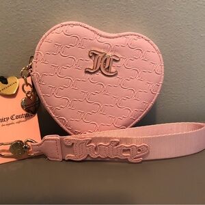 Juicy Couture Forever Heart Zip Around.Color is Light Pink.